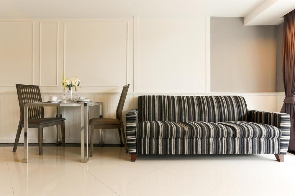 The Capital Resort @ Sukhumvit 50 Bangkok Eksteriør billede A WAINWRIGHT sofa