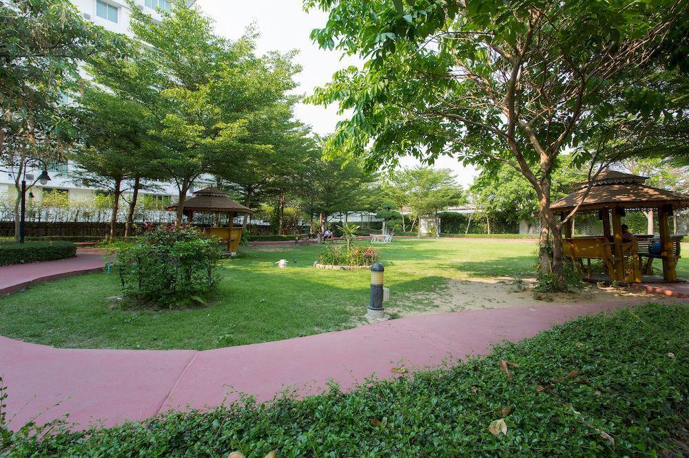 The Capital Resort @ Sukhumvit 50 Bangkok Eksteriør billede The campus