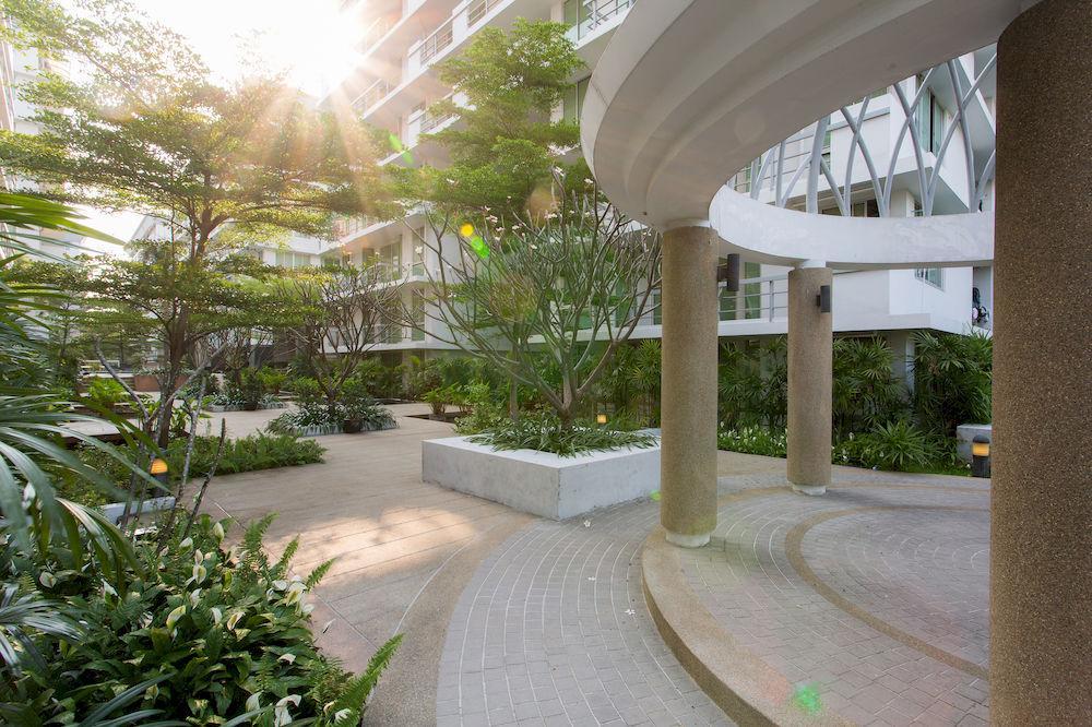 The Capital Resort @ Sukhumvit 50 Bangkok Eksteriør billede The Park