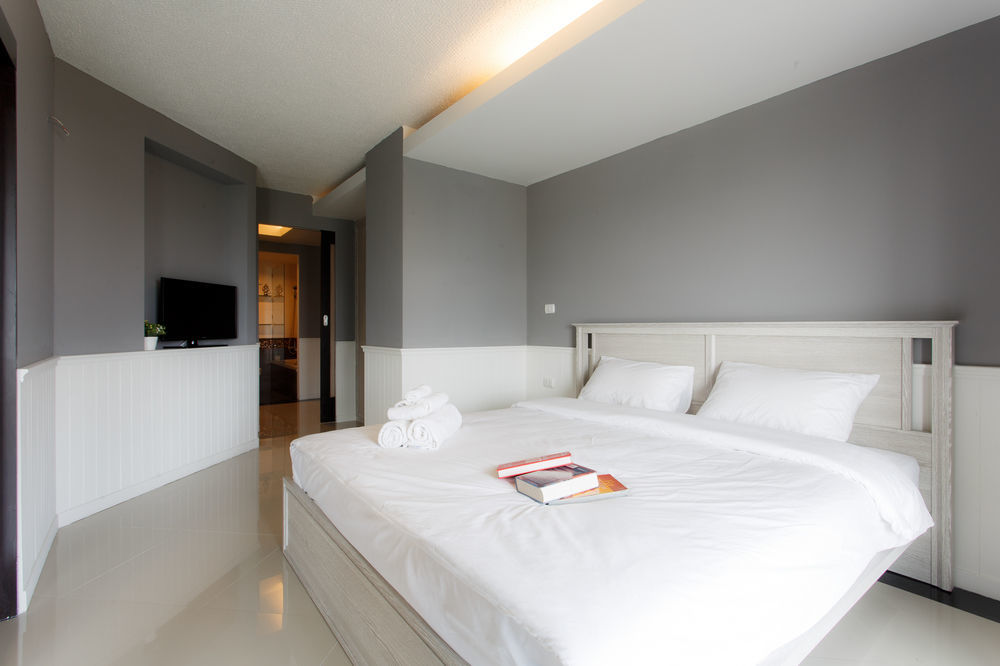 The Capital Resort @ Sukhumvit 50 Bangkok Eksteriør billede A bedroom in a hotel