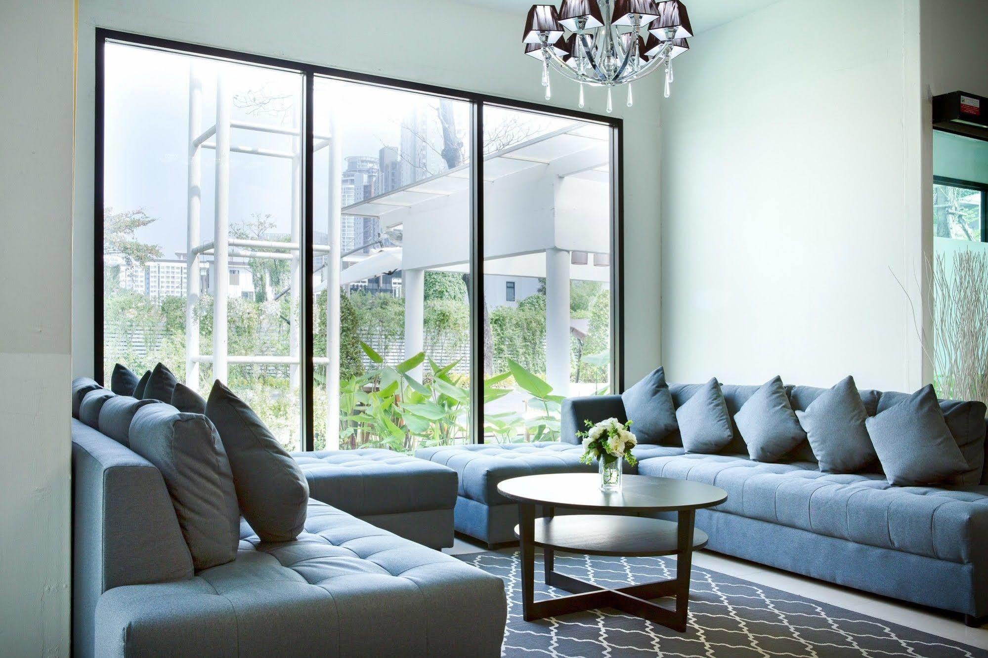 The Capital Resort @ Sukhumvit 50 Bangkok Eksteriør billede A living room