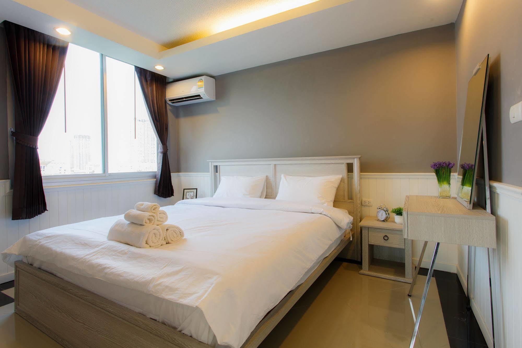 The Capital Resort @ Sukhumvit 50 Bangkok Eksteriør billede A bedroom in a hotel